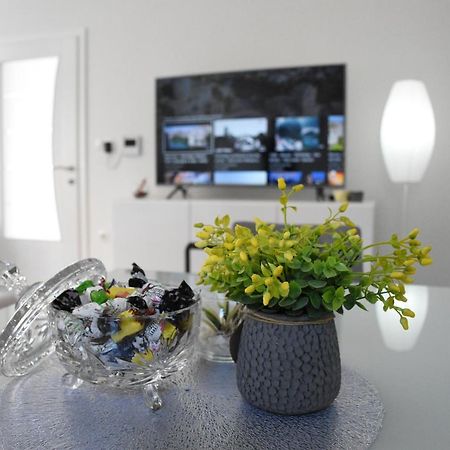 The White Apartment موستار المظهر الخارجي الصورة